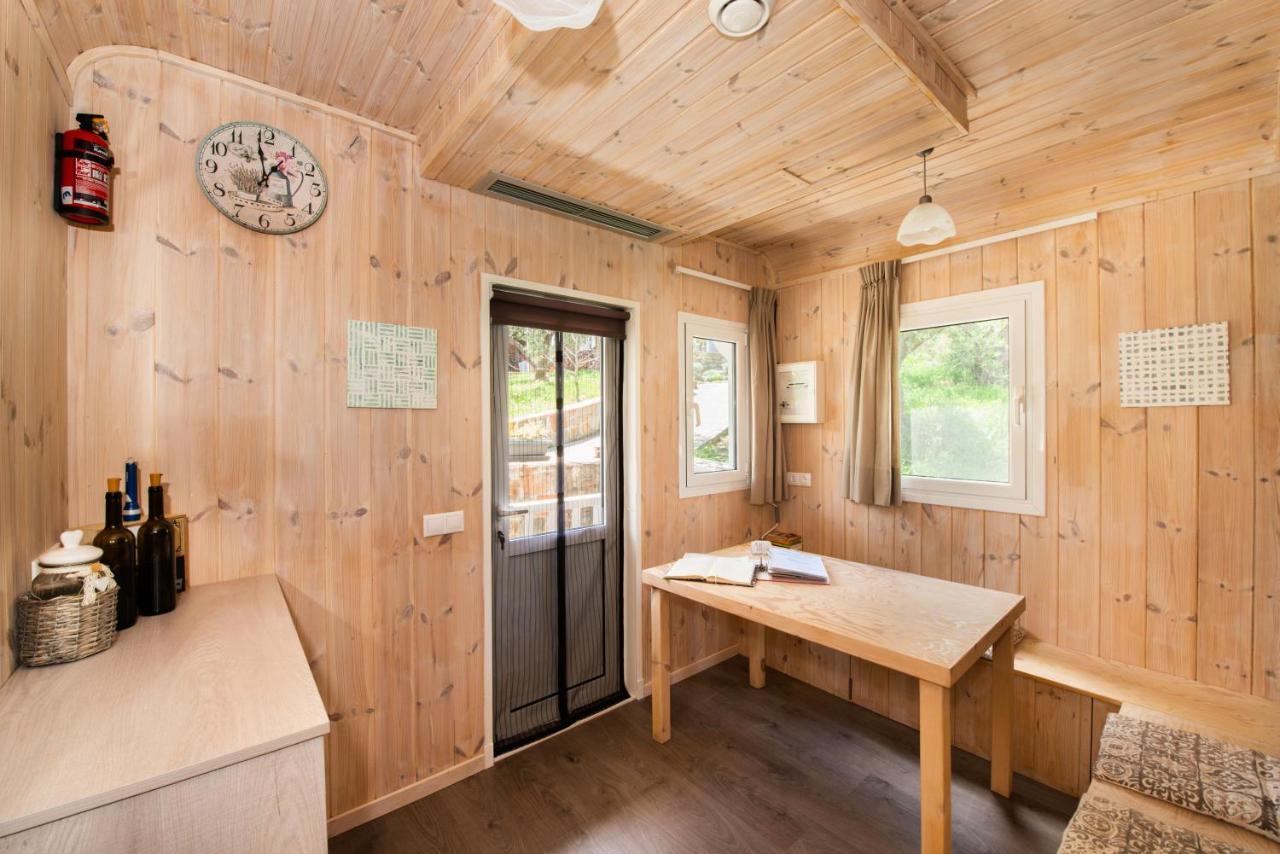 Hakuna Matata Holidays Wooden Lodge With Airco & Pool In Greek Olive Grove Μεθώνη Εξωτερικό φωτογραφία