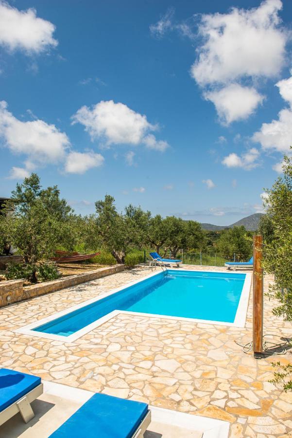 Hakuna Matata Holidays Wooden Lodge With Airco & Pool In Greek Olive Grove Μεθώνη Εξωτερικό φωτογραφία