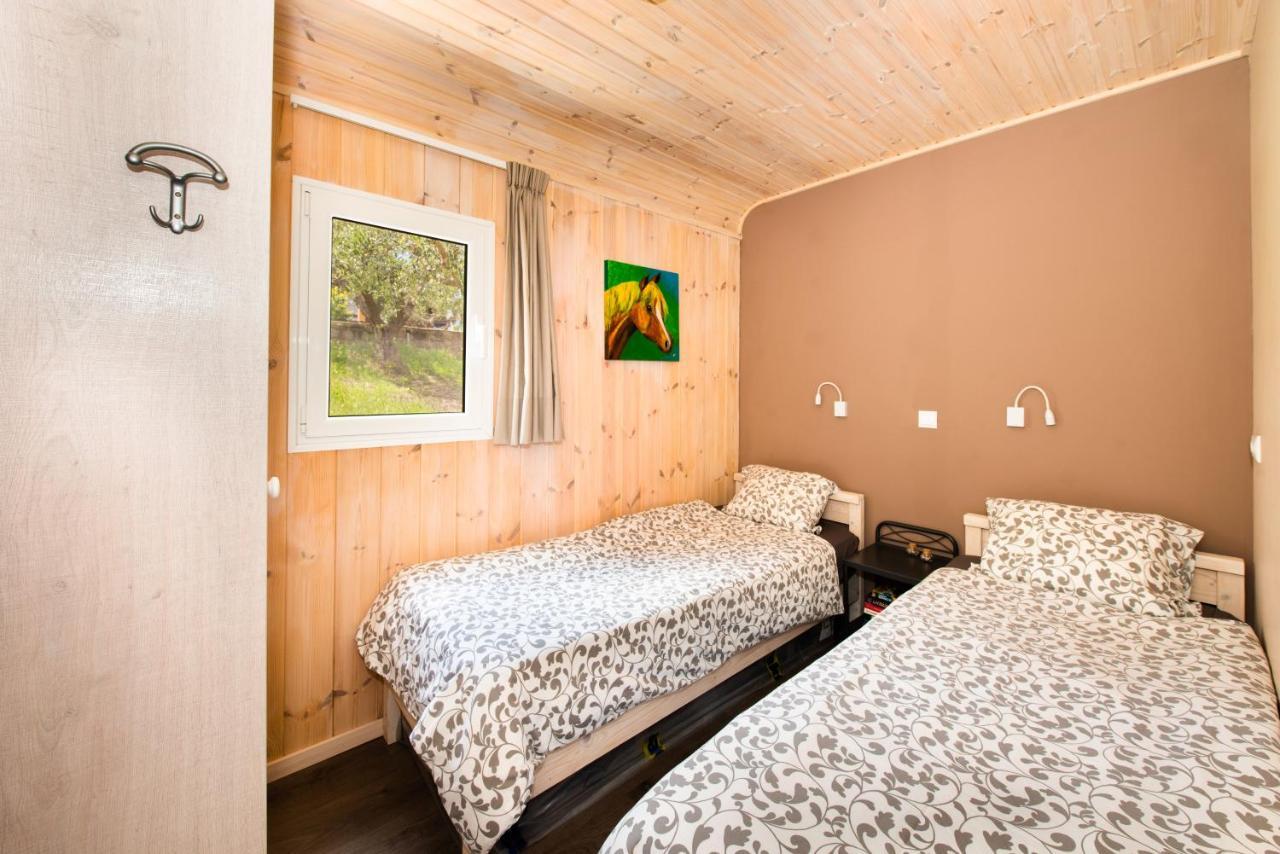 Hakuna Matata Holidays Wooden Lodge With Airco & Pool In Greek Olive Grove Μεθώνη Εξωτερικό φωτογραφία