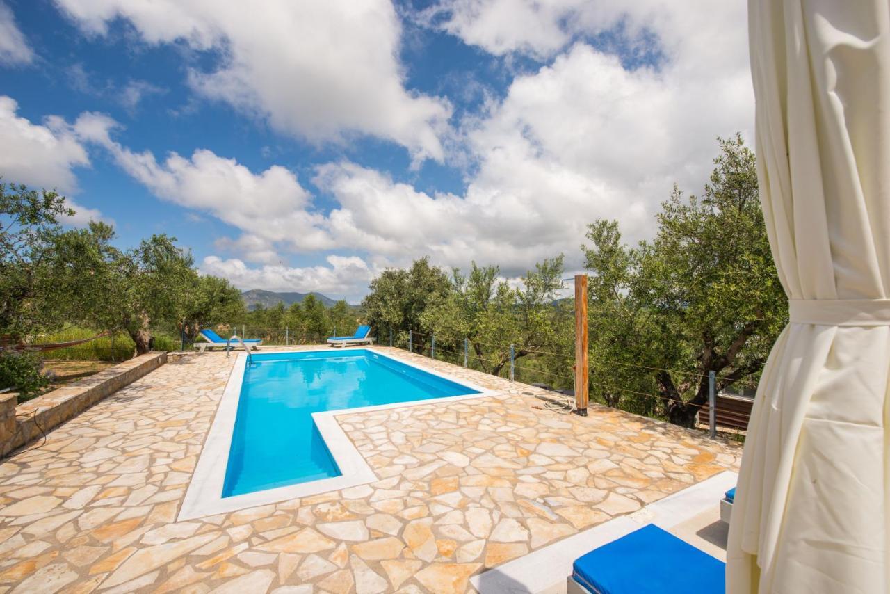 Hakuna Matata Holidays Wooden Lodge With Airco & Pool In Greek Olive Grove Μεθώνη Εξωτερικό φωτογραφία
