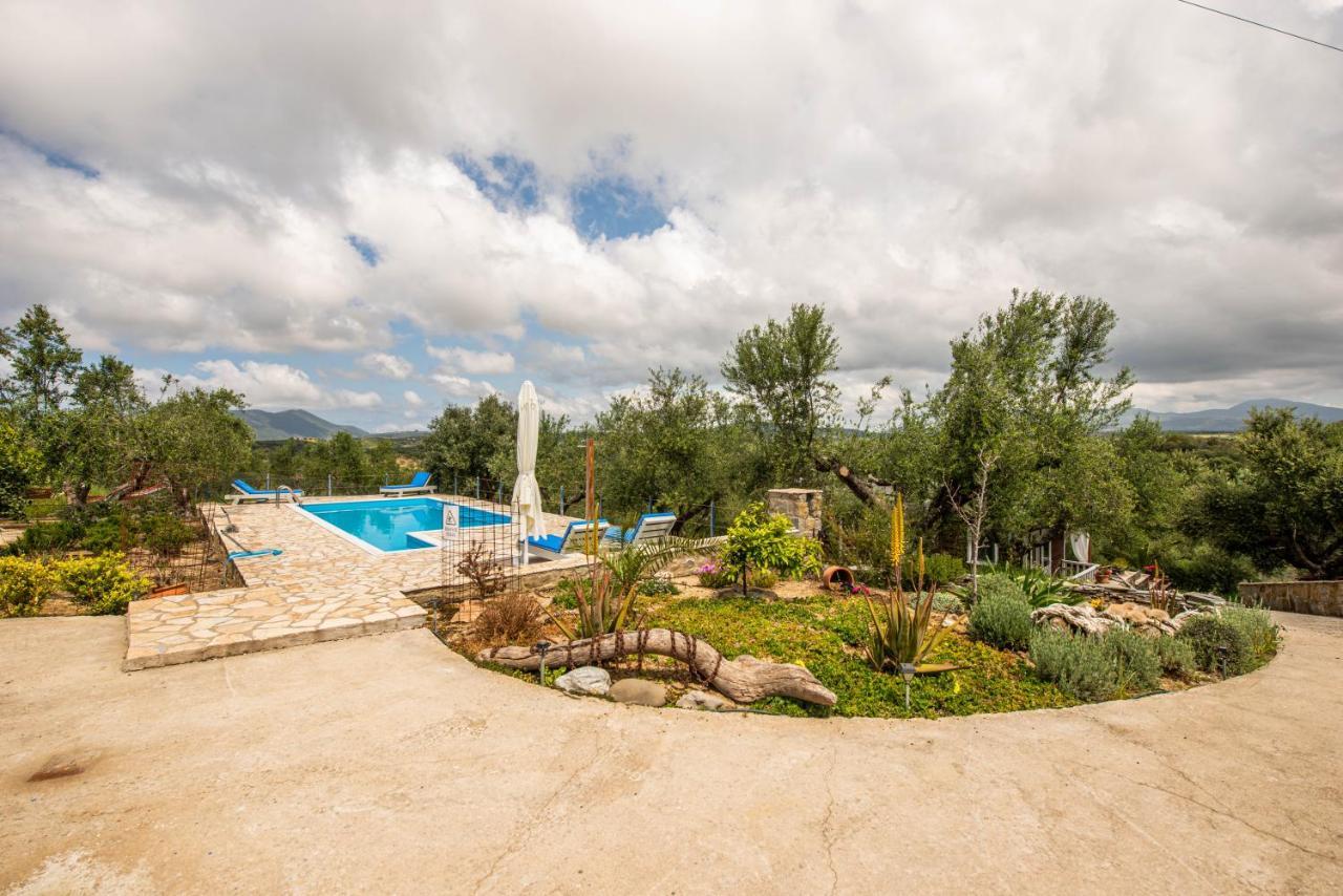 Hakuna Matata Holidays Wooden Lodge With Airco & Pool In Greek Olive Grove Μεθώνη Εξωτερικό φωτογραφία