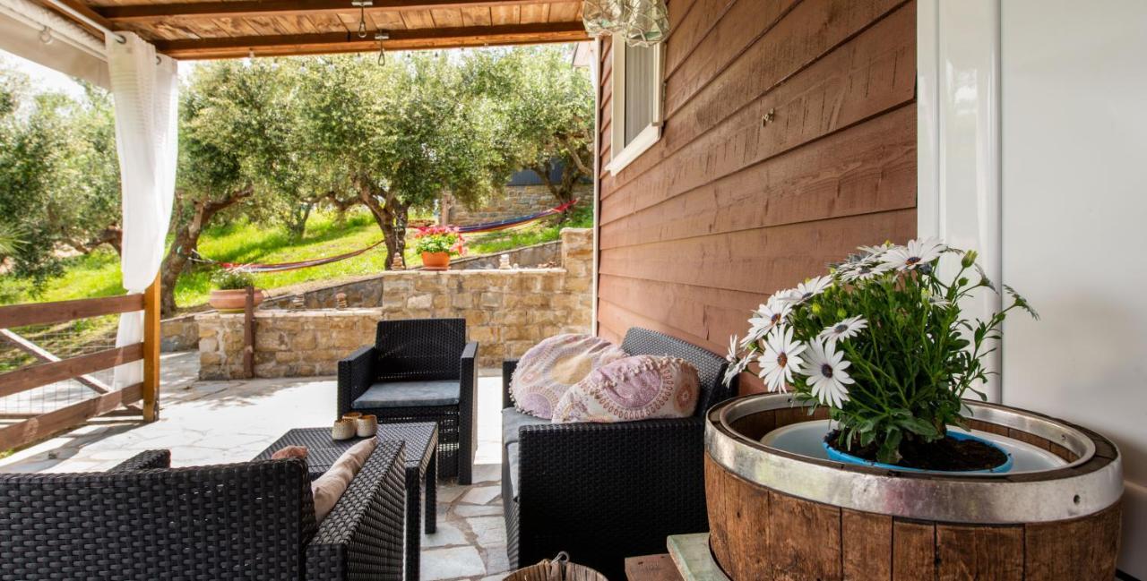 Hakuna Matata Holidays Wooden Lodge With Airco & Pool In Greek Olive Grove Μεθώνη Εξωτερικό φωτογραφία