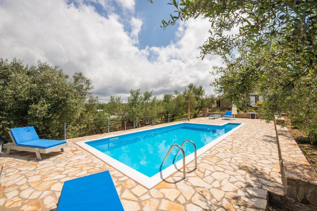 Hakuna Matata Holidays Wooden Lodge With Airco & Pool In Greek Olive Grove Μεθώνη Εξωτερικό φωτογραφία