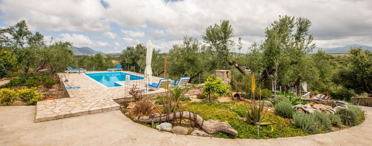 Hakuna Matata Holidays Wooden Lodge With Airco & Pool In Greek Olive Grove Μεθώνη Εξωτερικό φωτογραφία